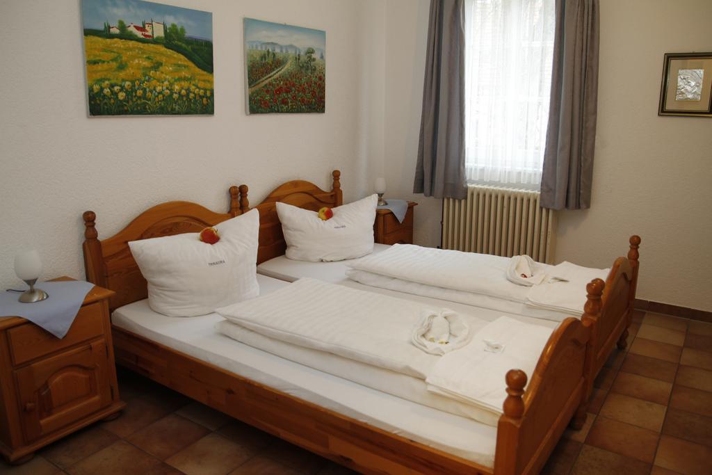 Dino'S Trinacria Hotel Friesenheim  Buitenkant foto